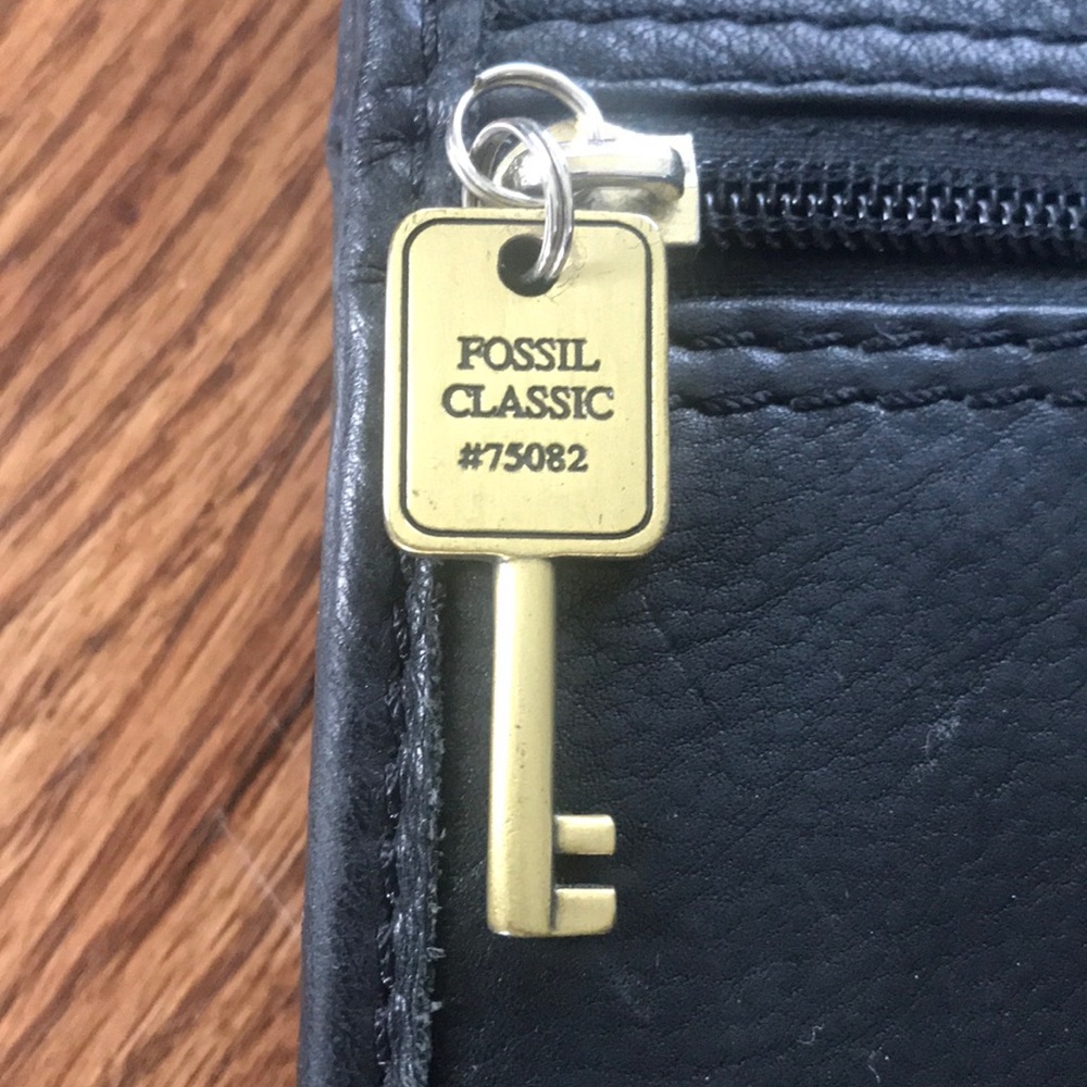 Authentic Fossil Purse - Picture 2 of 5